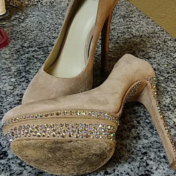 Shoes - Picture 4 of 6